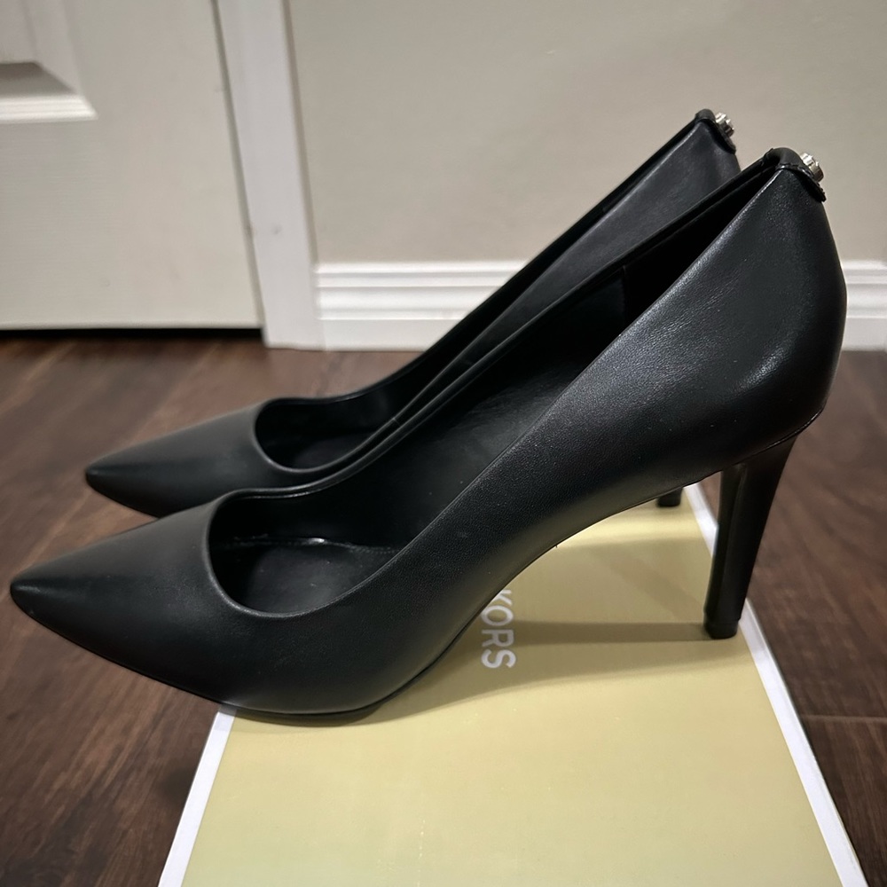 Michael Kors Black Dorthy Flex Leather Pump - Picture 1 of 7